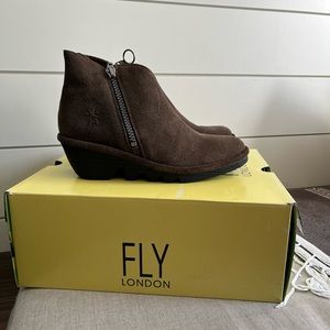 Fly London // brown suede ankle boot // size 5.5 / 35